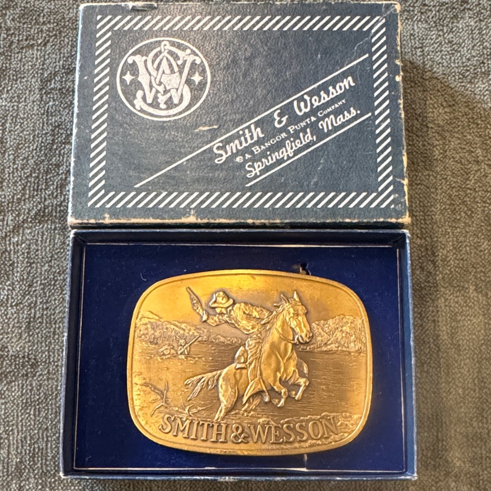 Vintage 1975 Smith & Wesson Brass Belt Buckle “the hostiles” model 600
